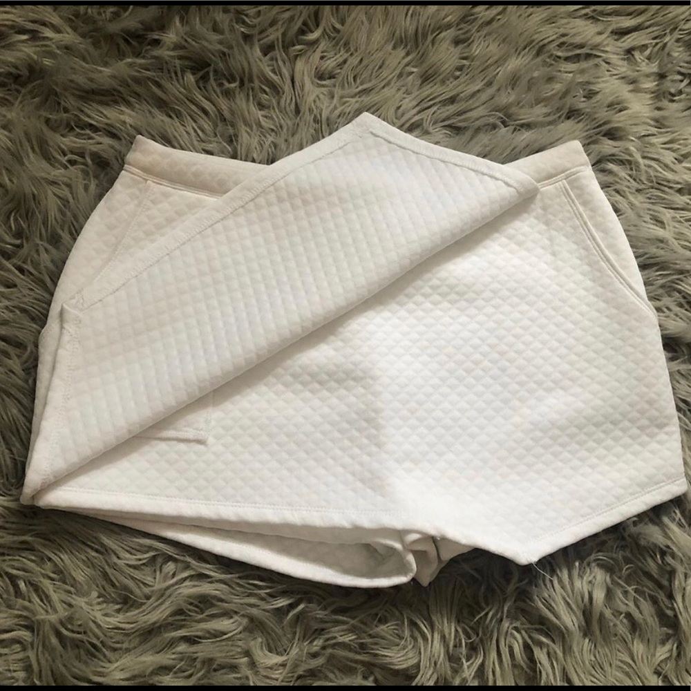 White Skort. - image 2